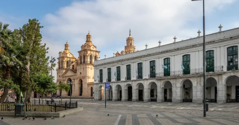 Calor-y-viento-intenso-en-Cordoba-como-sigue-el-tiempo-segun-el-SMN-este-sabado-optimized
