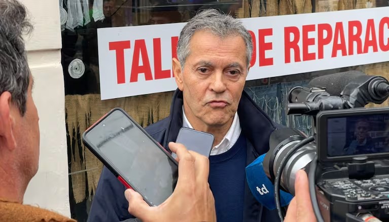el-fiscal-garzon-hablo-de-la-causa-desde-la-puerta-de-la-casa-de-barrelier-AZODG5FSQRFJHK3ZEIYXMXBD74