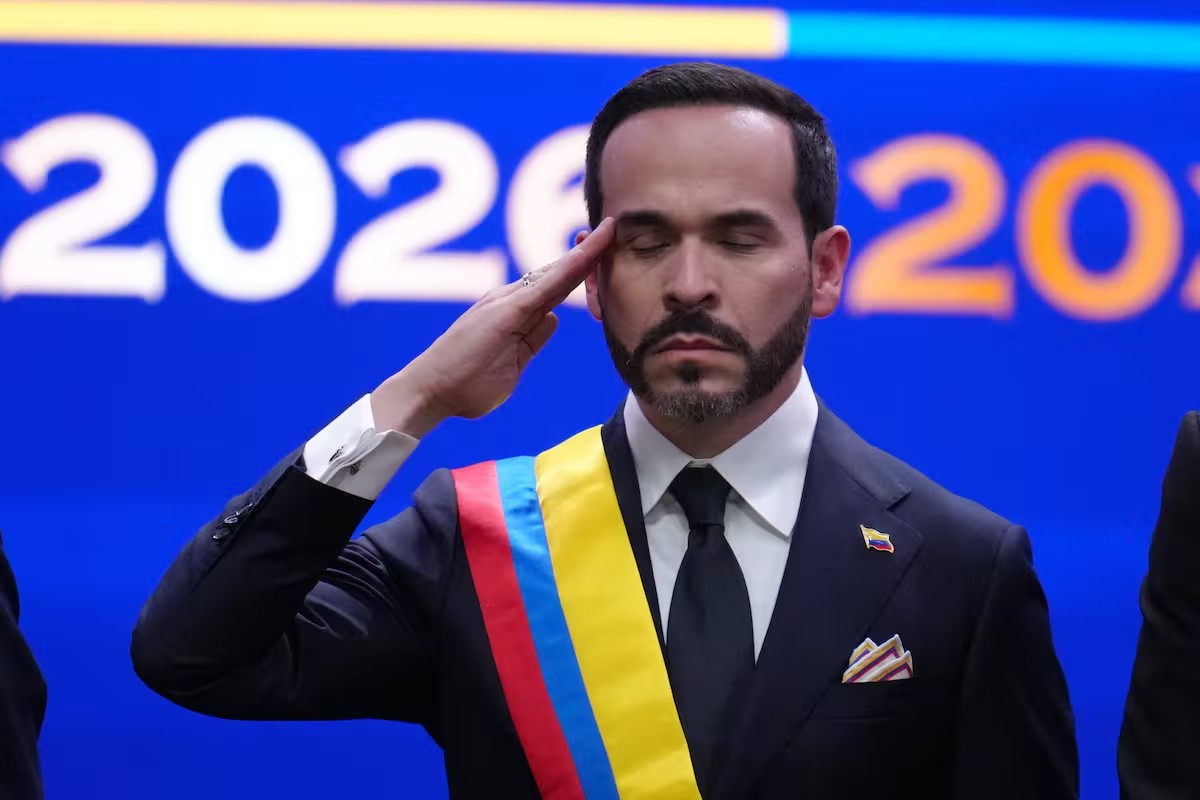 abelardo-de-la-espriella-hace-el-saludo-militar-IASZDSK6XVESBJXMASH2HXRB7Y