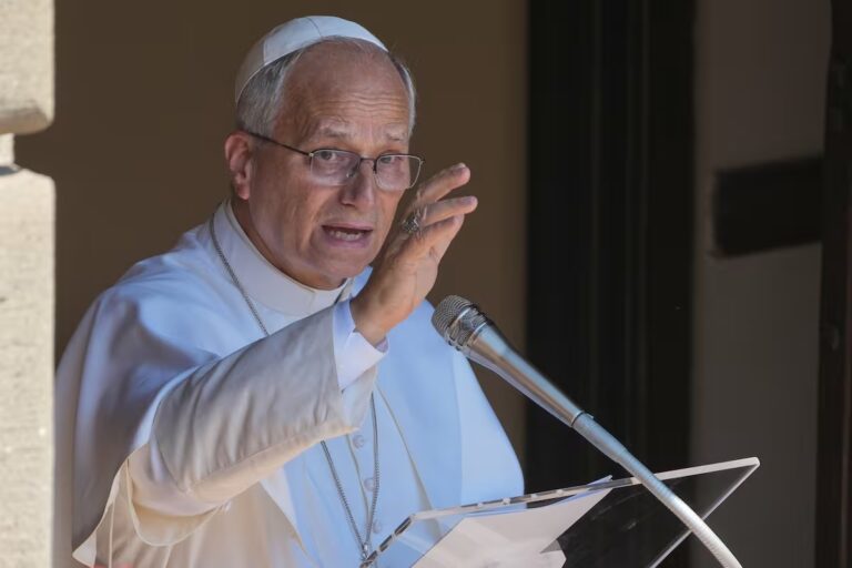 el-papa-leon-xiv-dirige-la-oracion-del-angelus-UDAV2CHY7NDCJGSFMQO3SPCZZQ