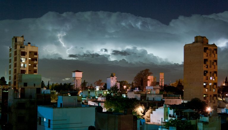 Tormenta_sobre_Córdoba_(Argentina)_2009-12-01