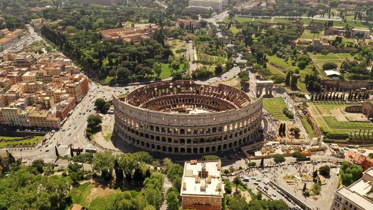 Vista-aérea-del-Coliseo-scaled