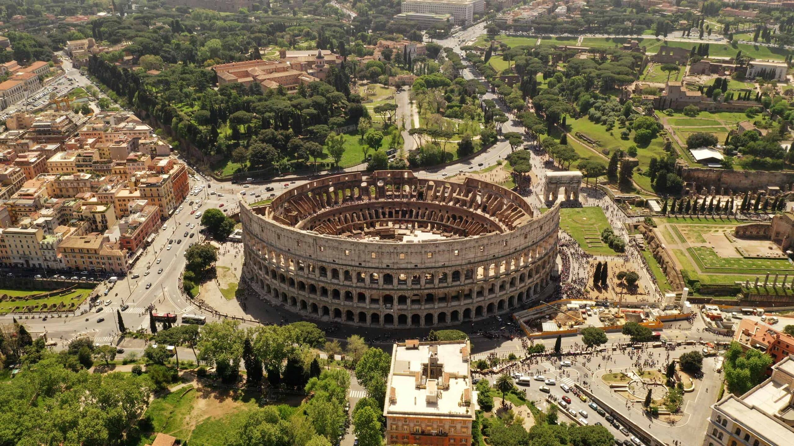Vista-aérea-del-Coliseo-scaled